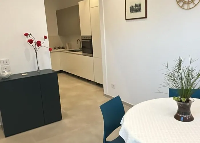 San Prospero - Spaziosa Con Parcheggio Privato Apartamento