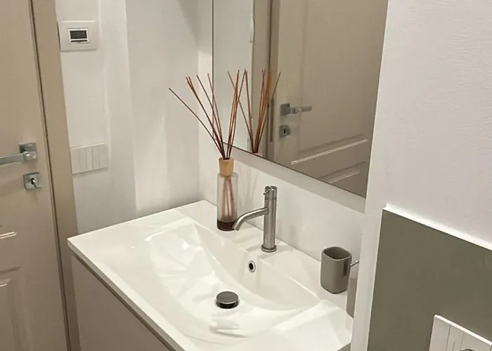 San Prospero - Spaziosa Con Parcheggio Privato Apartment